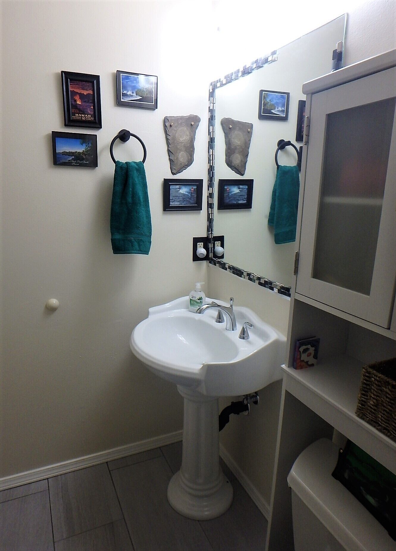 Combined shower/tub, hair dryer, towels, soap