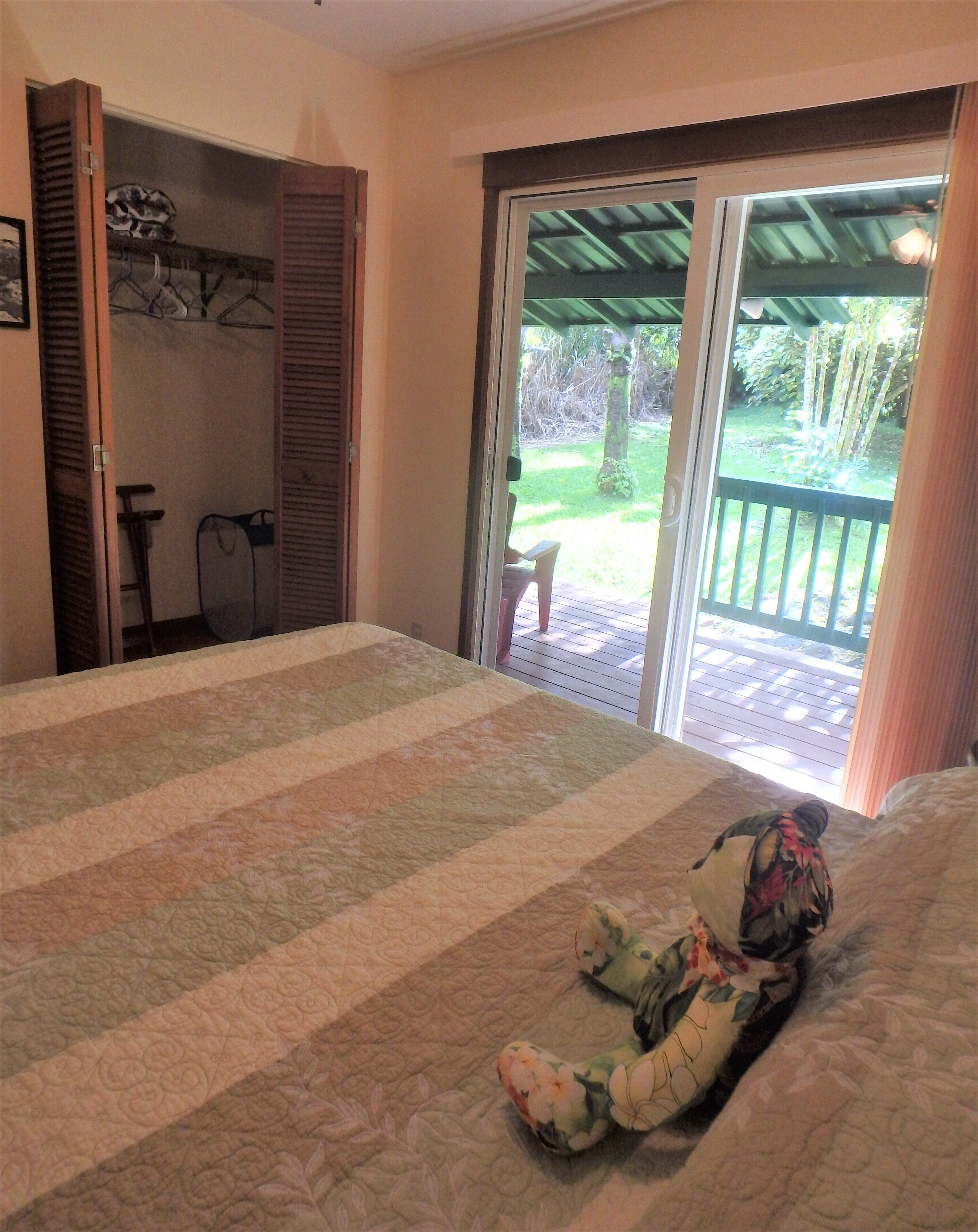 2 bedrooms, desk, iron/ironing board, WiFi