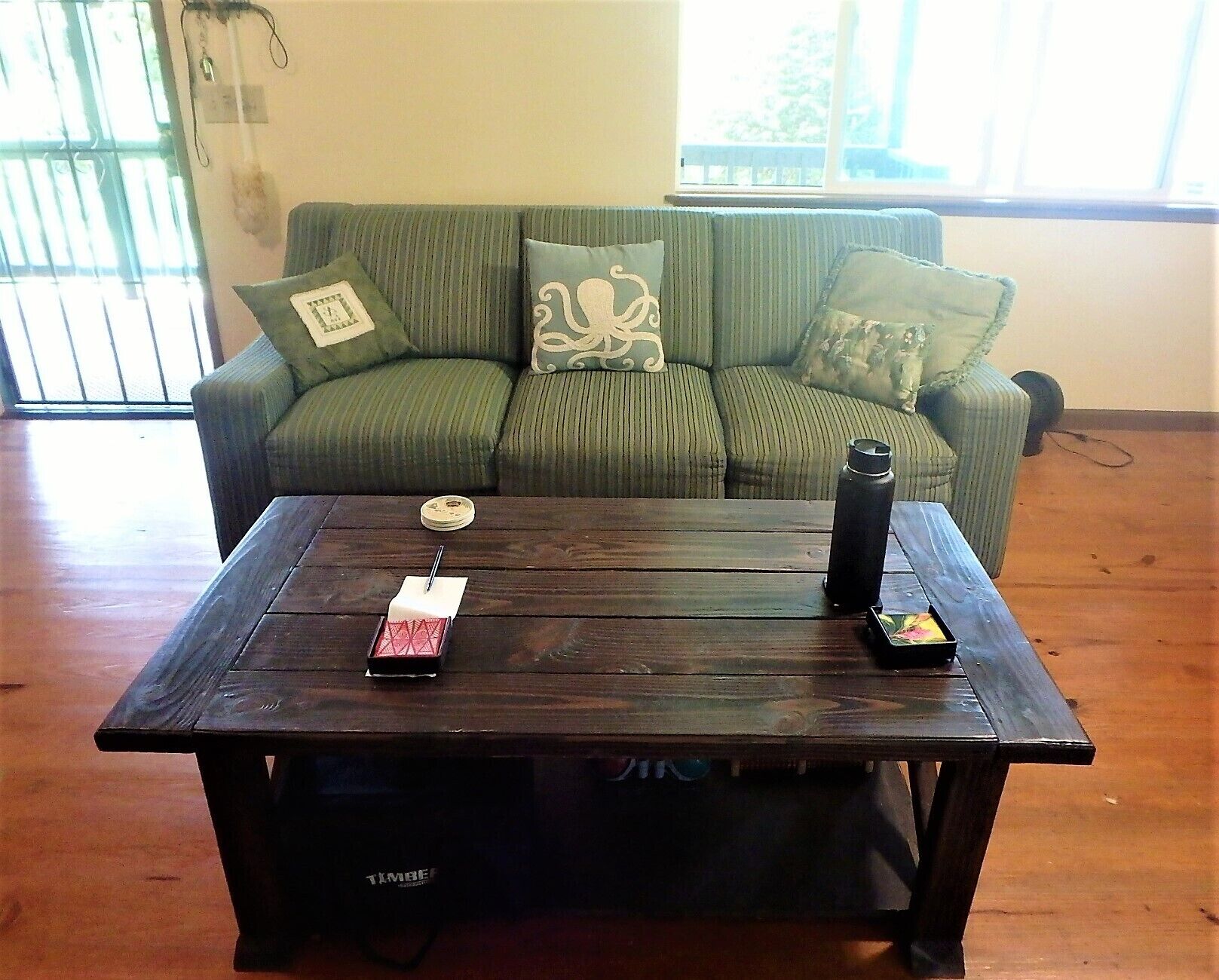 TV, fireplace, DVD player, books