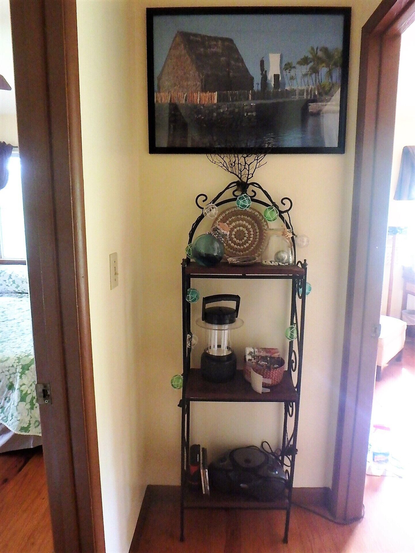 2 bedrooms, desk, iron/ironing board, WiFi