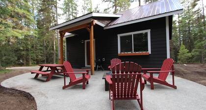 Eristäytynyt Cabin Near Glacier Park ja Big Mtn. Valmiina Talviohjelmat!