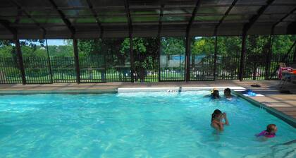 Gorgeous Pointe Royale Condo, Free Wi-Fi , TV, Pool, King size bed, Golf,