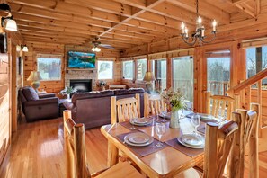 Dining - Victoria's Secret: Pet Friendly - Brand New Hot Tub - Luxury Resort Cabin (Sevierville)