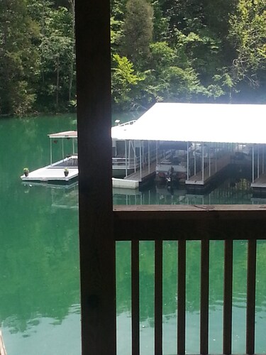 Tiltn Hiltn Beautiful lake home on Lake Norris in Lafollette, TN