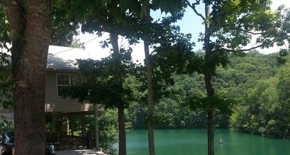 Tiltn Hiltn Beautiful lake home on Lake Norris in Lafollette, TN