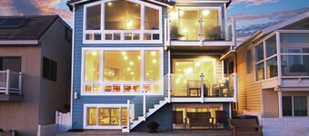ON THE SAND - Incredible Beachfront - Awesome Ocean and Island View w/ Elevator!