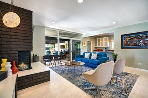 Interior - FABULOUS PRIVATE MID-CENTURY FOUR BEDROOM RESORT STYLE POOL HOME IN CENTRAL PS (Palm Springs)