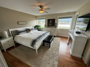 5 chambres, bureau, fer et planche à repasser, lit parapluie