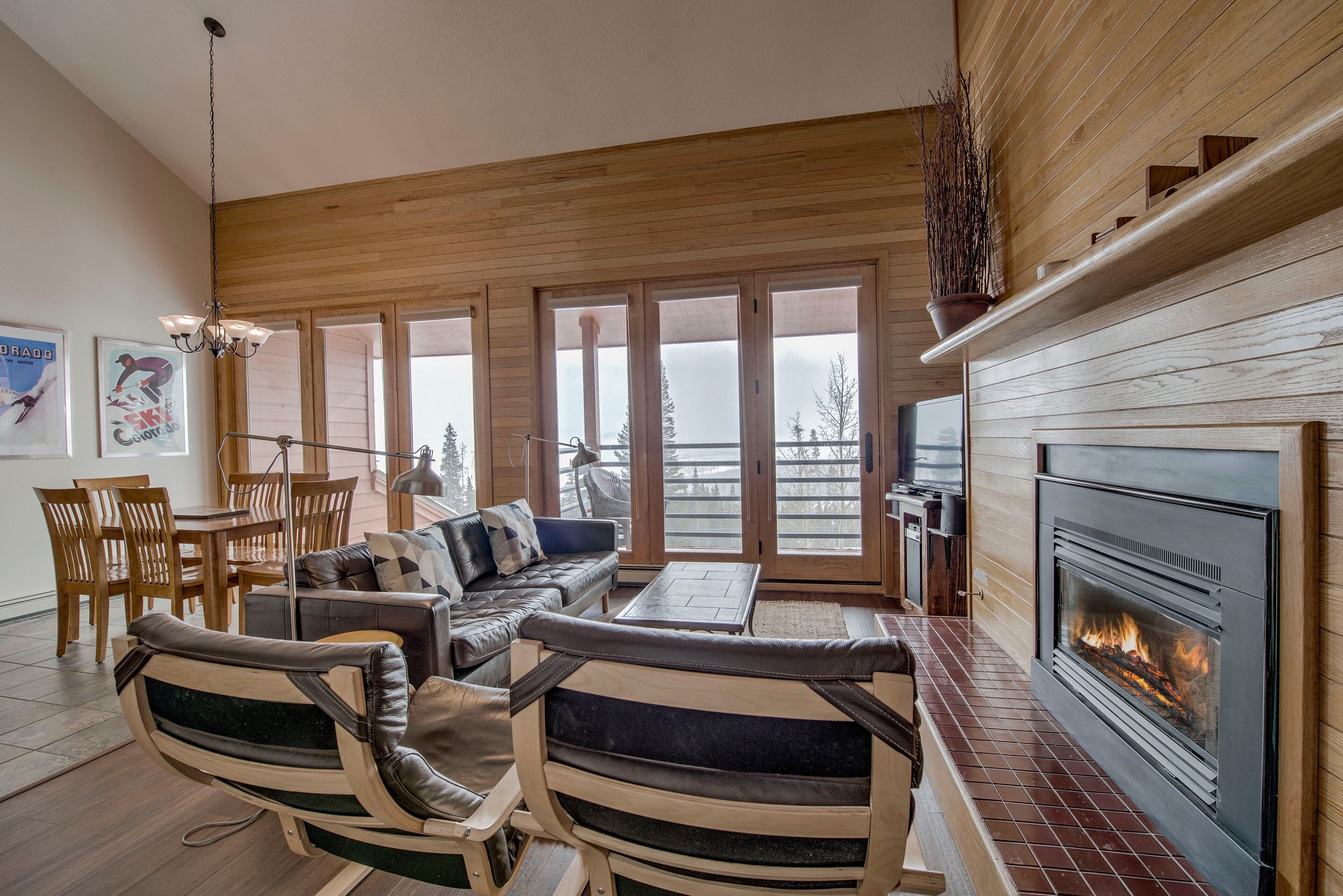 3BD3BA / Open Floorplan / Panoramic views / Fully stocked kitchen / Quiet