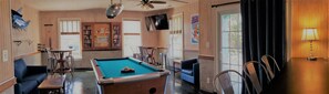 Games room - Across the street from the ocean!! (North Myrtle Beach)