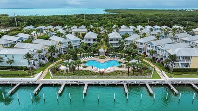 OCEAN VIEW ANGLERS REEF - POOL, DOCK, BEACH. Walk or Bike to local food + bars