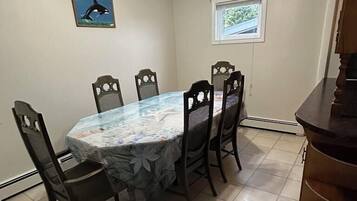 Standard Apartment, Multiple Beds, Non Smoking | In-room dining