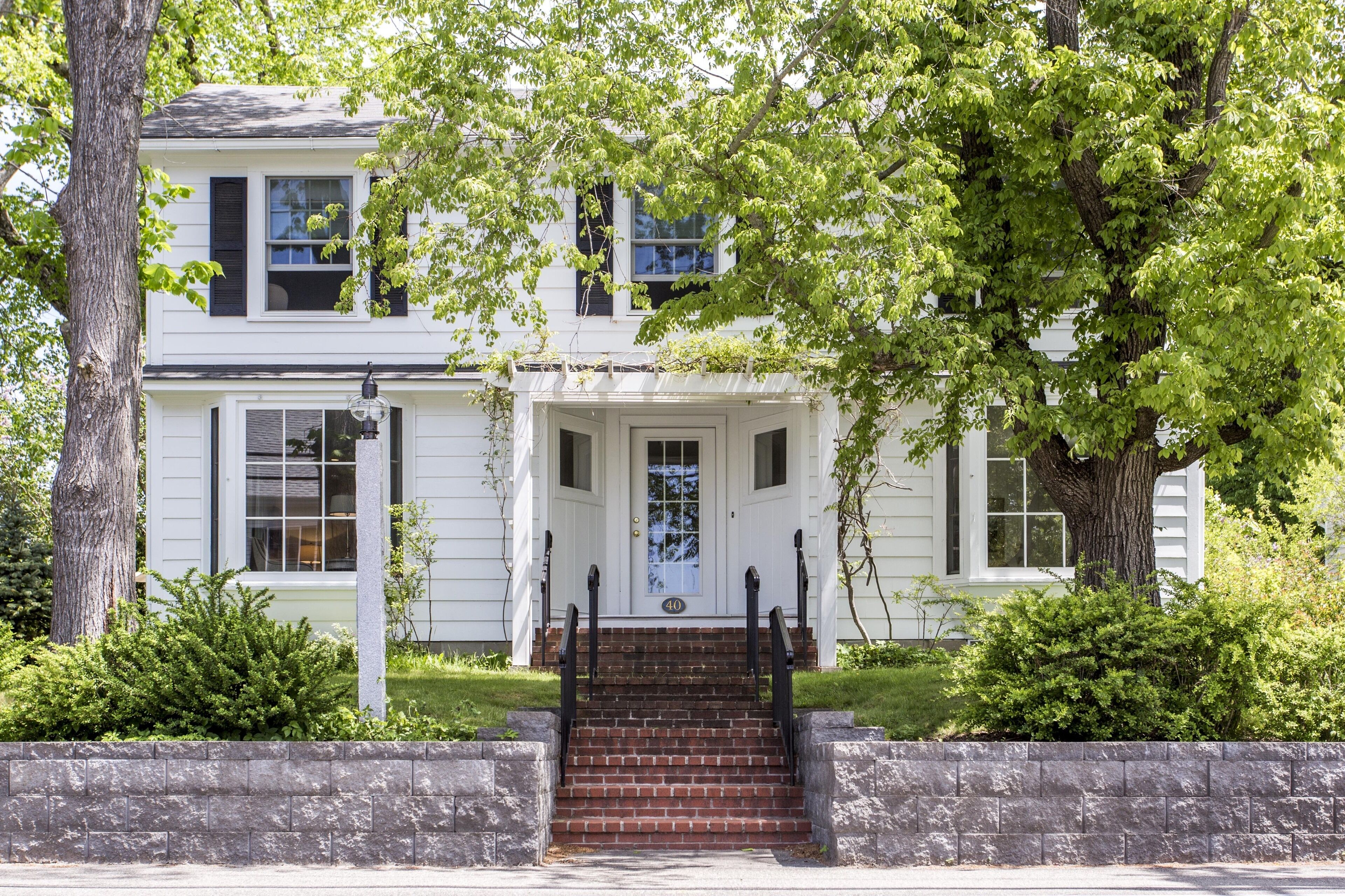 Beautiful 4 BR House & 2 BR Cottage on Ocean Avenue near Dock Square