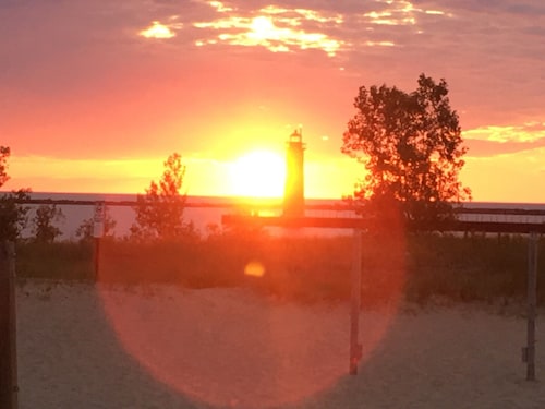 Lovely Beach Cottage With View Of you Channel, Park, & Lighthouse.
