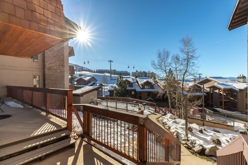 ⭐️ Ski to Deck ⎮ Free WiFi ⎮ Hot Tub