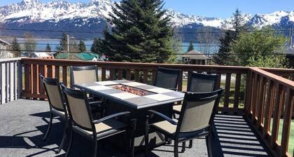 Fishers Hideaway - Two Bedroom Townhouse with Epic Views, Sleeps 6