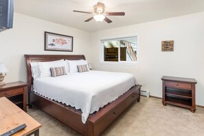 2 bedrooms, iron/ironing board, travel cot, free WiFi