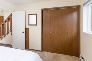2 chambres, fer et planche à repasser, lit parapluie, Wi-Fi gratuit