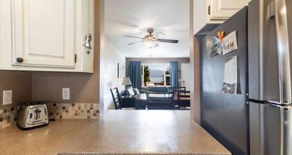 Fishers Hideaway - Two Bedroom Townhouse with Epic Views, Sleeps 6