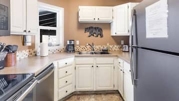 KylskÄp, mikrovÄgsugn, ugn och spishÀll