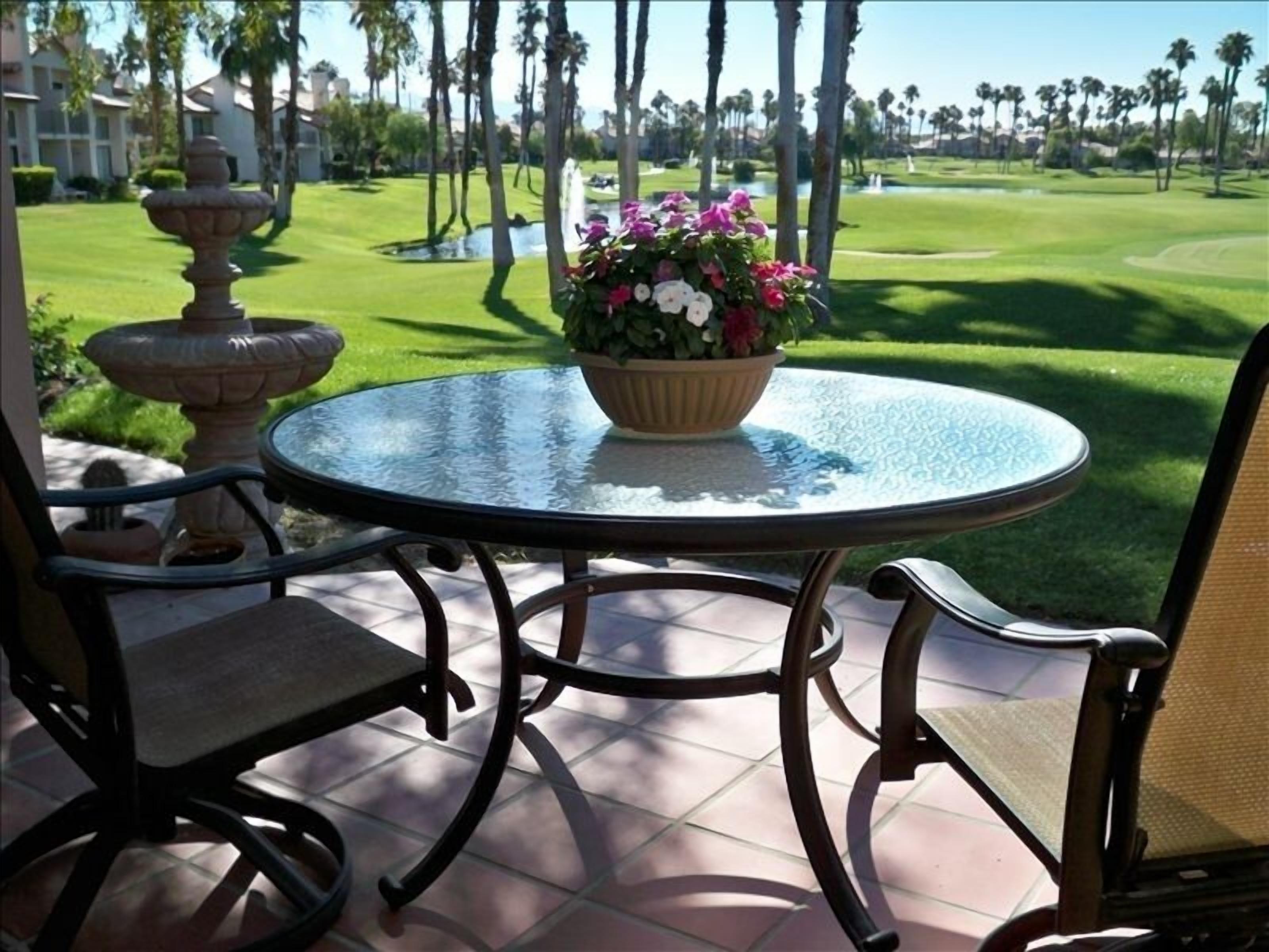 Gorgeous Condo on Third Green - Dancing Fountains/Blue Lakes/Sparkling Pools! 