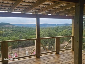 Terrace/patio - LOG HOME 4.5 Acres, HUGE VIEW, POOL, FIREPIT, 2 WOODBURNING FIREPLACES (Wimberley)