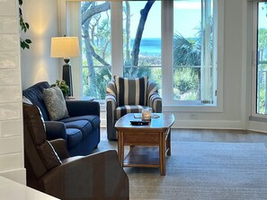 Smart TV, reproductor de DVD, libros y biblioteca musical 