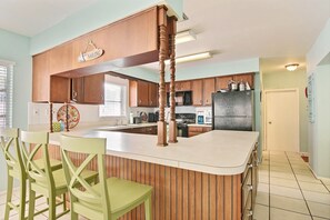 Fridge, microwave, oven, stovetop - SOUTH BEACH & PARK Just a Hop Skip & Jump • CORAL COTTAGE • Fun Seaside Vero  (Vero Beach)