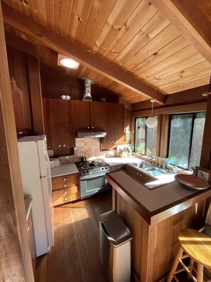 冰箱、微波炉、烤箱、炉灶