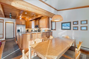 Dining - 4 BR Condo-Hot Tub & Pool & 4 lift passes each day at Keystone-Breck & Arapahoe (Keystone)