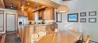 4 BR Condo-Hot Tub & Pool & 4 lift passes each day at Keystone-Breck & Arapahoe