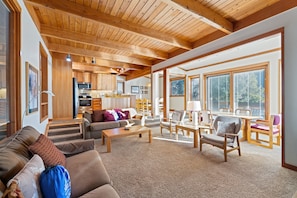 Smart TV, fireplace, books - 4 BR Condo-Hot Tub & Pool & 4 lift passes each day at Keystone-Breck & Arapahoe (Keystone)