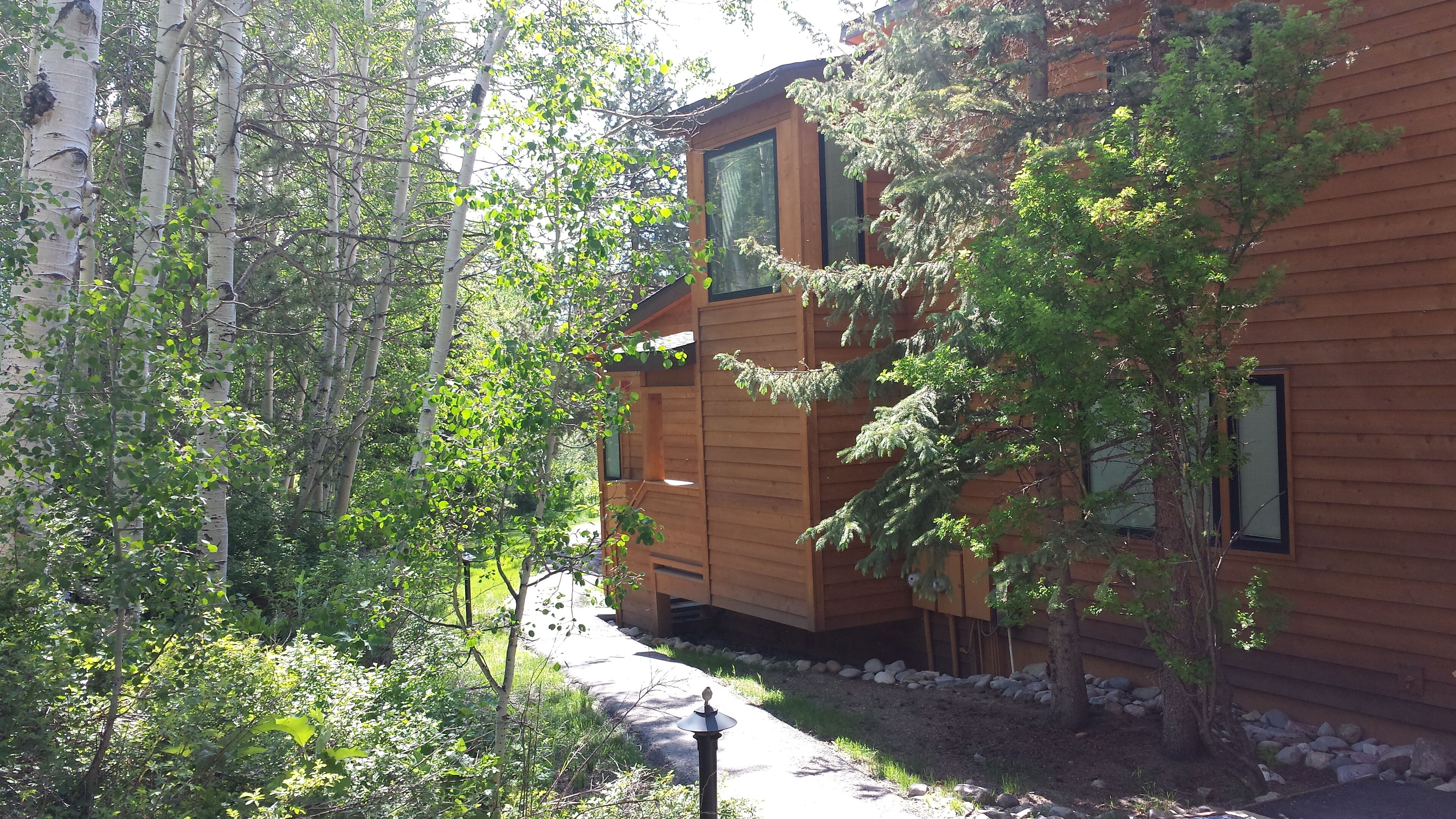 4 BR Condo-Hot Tub, Jacuzzi, Pool & 4 ski passes for Keystone, Breck & Arapahoe