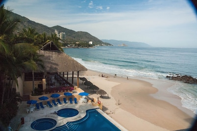 Beachfront Condo in Puerto Vallarta - Los Palmares