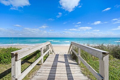 Direct Oceanfront Heavenly Retreat