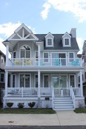 Exterior - Beautiful house! Amazing location on Wesley! One block to beach and boards!   (Ocean City)