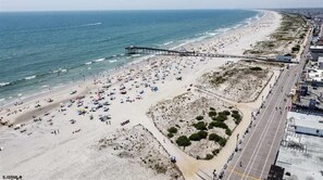 Beach nearby, sun-loungers, beach towels