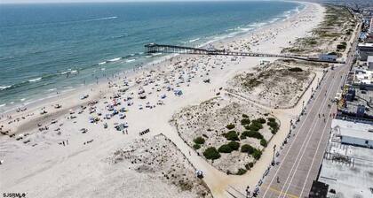 Beautiful house! Amazing location on Wesley! One block to beach and boards!