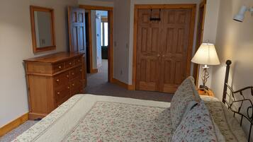 2 chambres, fer et planche à repasser, Wi-Fi gratuit, draps fournis