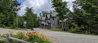 Fabulous ski in/ski out 2 bedroom condo, steps away from Grammy Jay trail! 