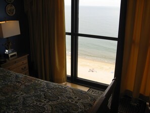 2 bedrooms, iron/ironing board, WiFi
