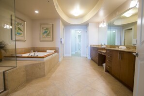 Combined shower/bathtub, jetted bath, hair dryer, bidet - 4 bedroom D Tower!! Turquoise Complex (Orange Beach)