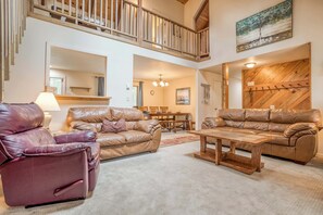 Televisio, takka, DVD-soitin, pöytäjalkapallopöytä