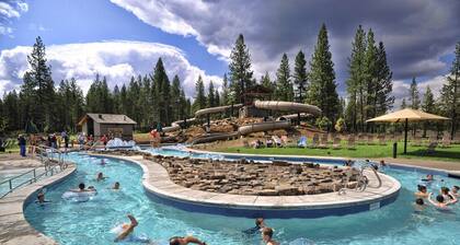 15 Lupine Lane Sleeps up to 12 and is between the SHARC and Fort Rock Park!