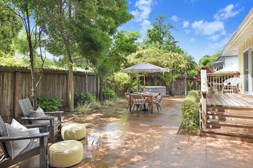 Historic Luxury Bungalow 3 Blocks to Sonoma Plaza, Hot Tub & Bikes!