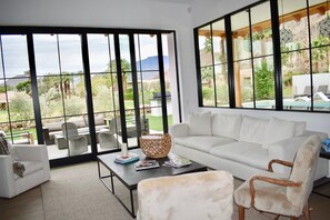 Smart TV, fireplace, video games, books