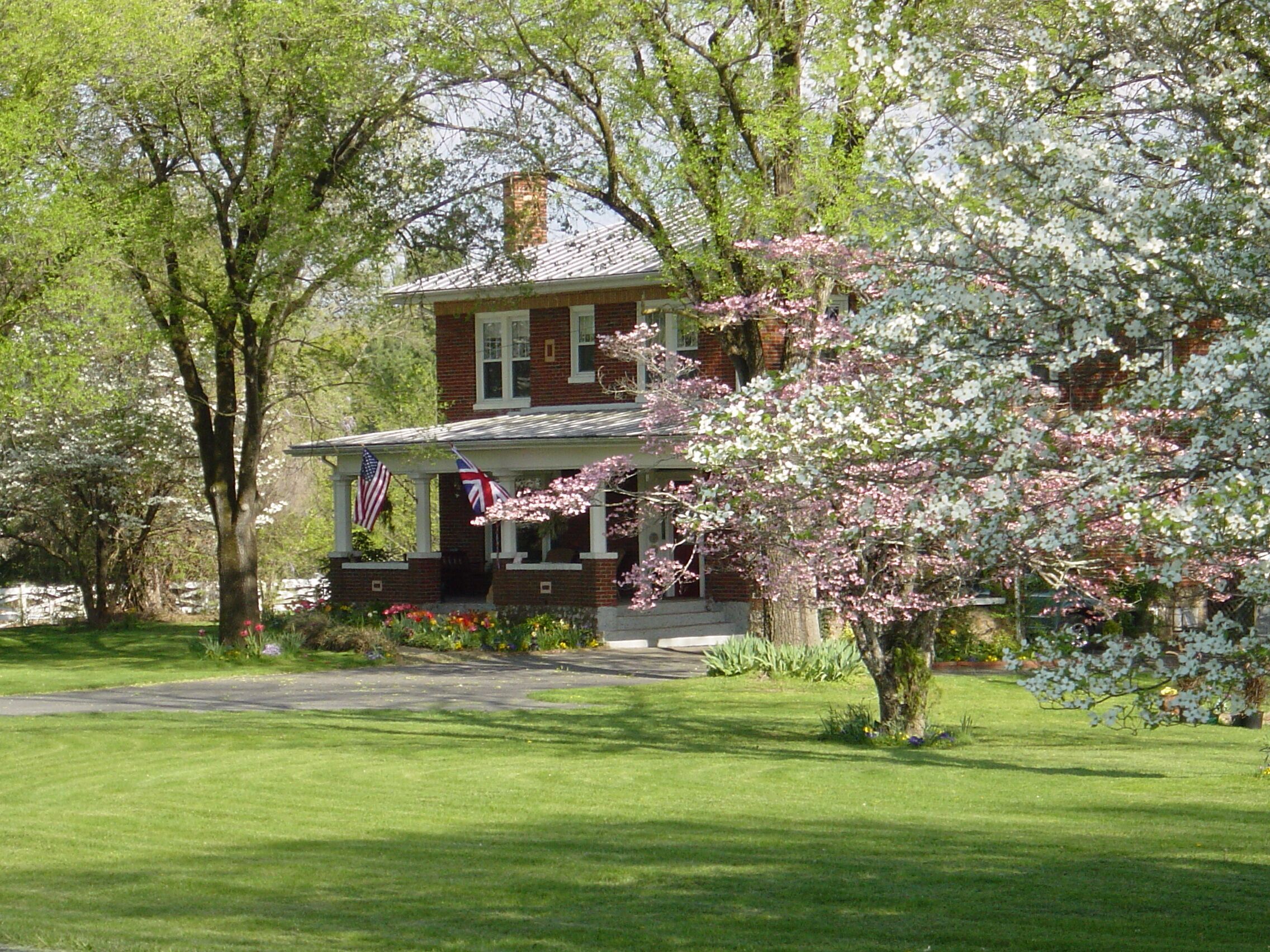 1926 Guest House. 1/2 mile to Virginia Horse Ctr. 2 miles to VMI, W&L, Lex!