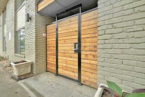 Exterior detail - Renovated 3BA/2BD Condo 2 Miles from Downtown (Austin)