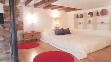 1 soverom, skrivebord, strykejern/-brett og wi-fi (inkludert)