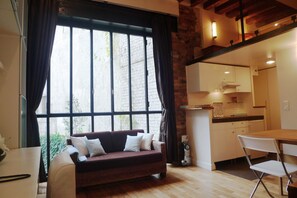 TV - Wooden Beams - by the Seine & Pont Neuf - Charm & Calm Duplex DAU (Paris)